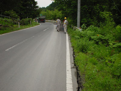 道路の亀裂写真