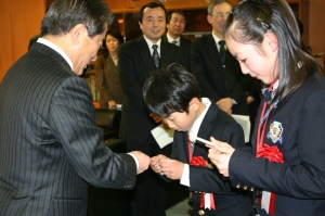 写真：三井国土交通副大臣から名刺を頂きました