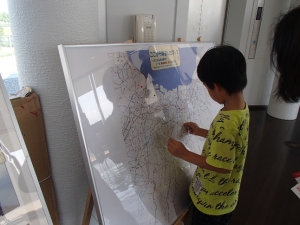 写真：地図の折り方　ミウラ折りに挑戦