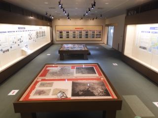 会場奥から入口の風景