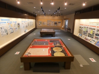 会場奥から入口の風景